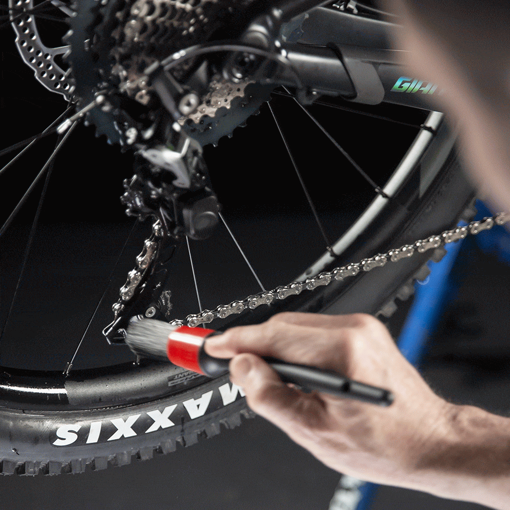 WD40_BIKE_Degreaser_250ml_Usage-3-1.gif