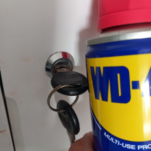 Szekrény zár wd40