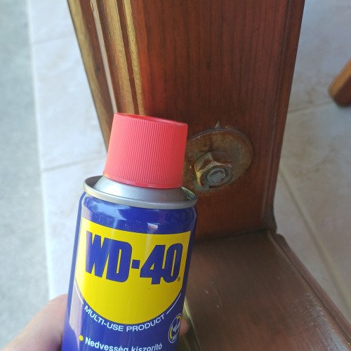 Terasz csavar kezelése WD-40-el