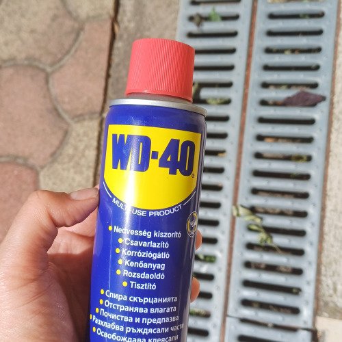 Kerti csatorna kezelése WD-40-el