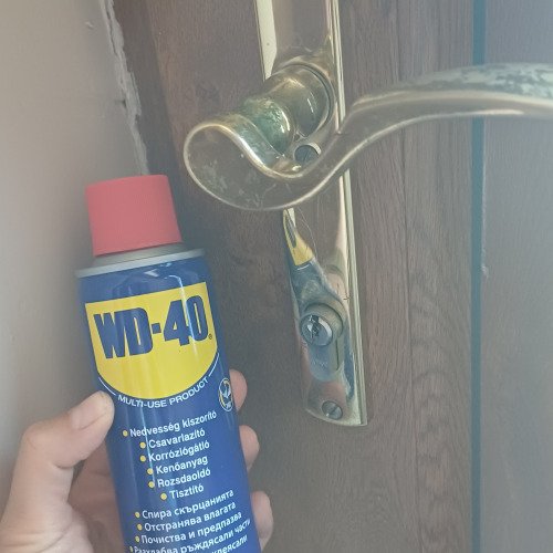 Ajtózár karbantartása WD-40-el