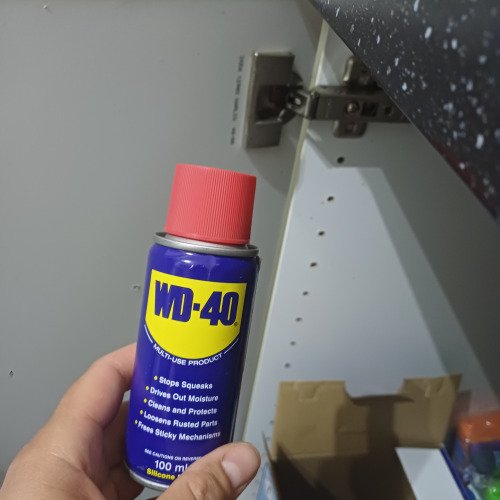 Ajtó zsanér ápolása