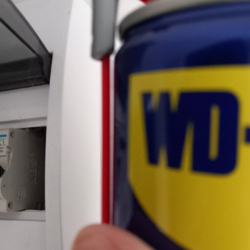 Villany szekrény doboz fedél wd40