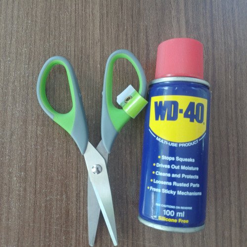 Zöld olló újjá varázslása WD-40-el