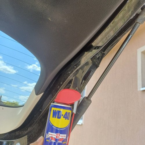 Csomagtartó nyitó karbantartása