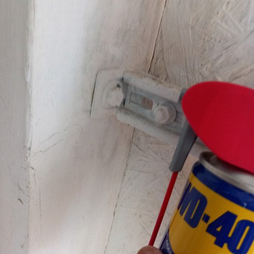 Kapu rögzítő csavar wd40
