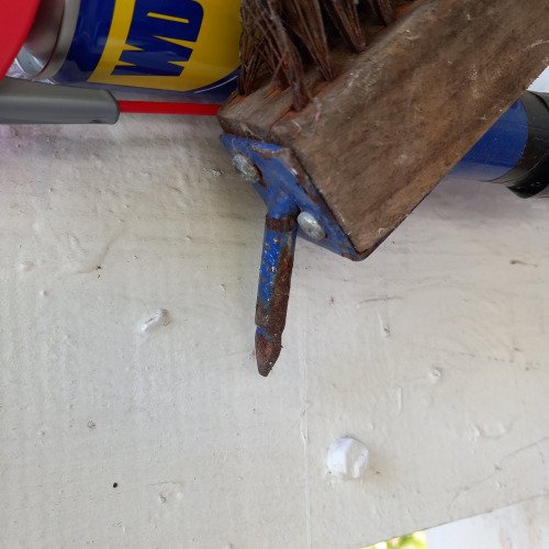 Gyom kaparó kefe wd40