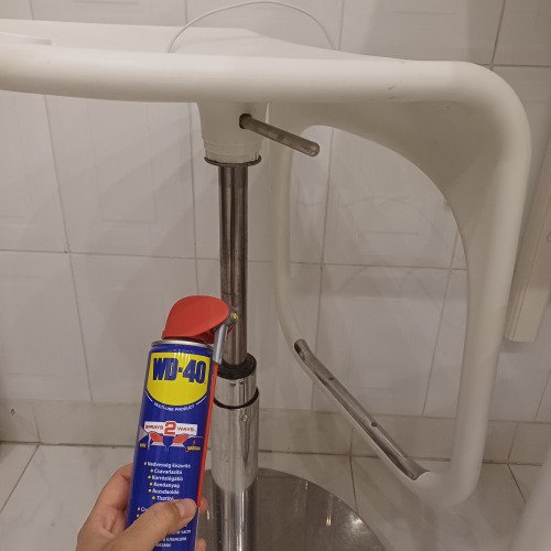 Bárszék nyikorgás