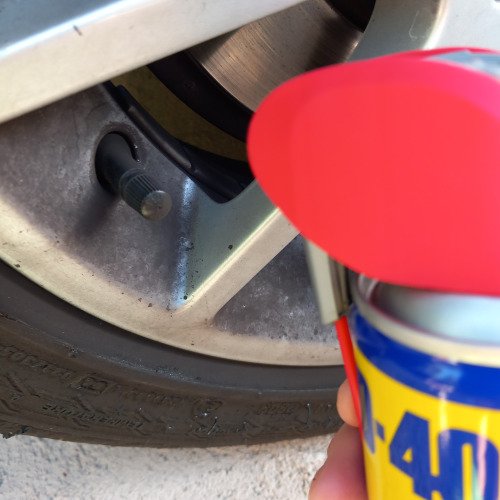 Autó kerék szelep wd40