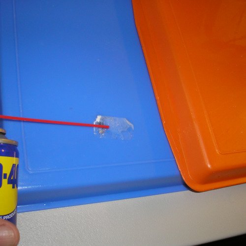 Műanyag tálcák tisztítása