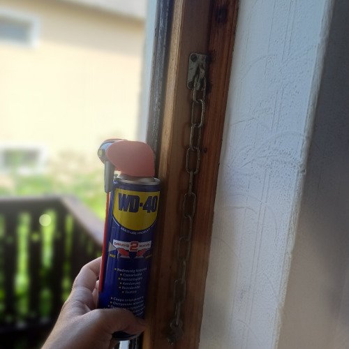 Ajtó zár lánc karbantartás wd40-el!