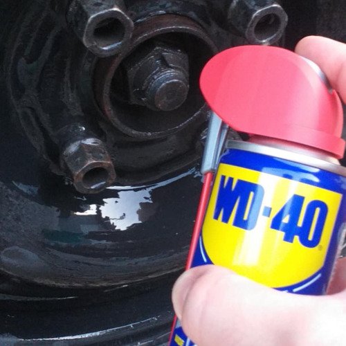 Autó kerék csavar wd40