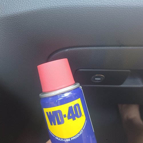 Kesztyű tartó nyitó karbantartása