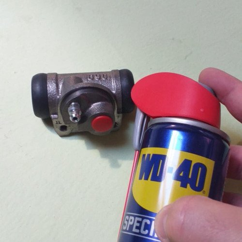 Autó alkatrész wd40