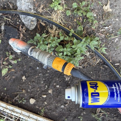 Tömlő csatlakozás karbantartása WD40-el