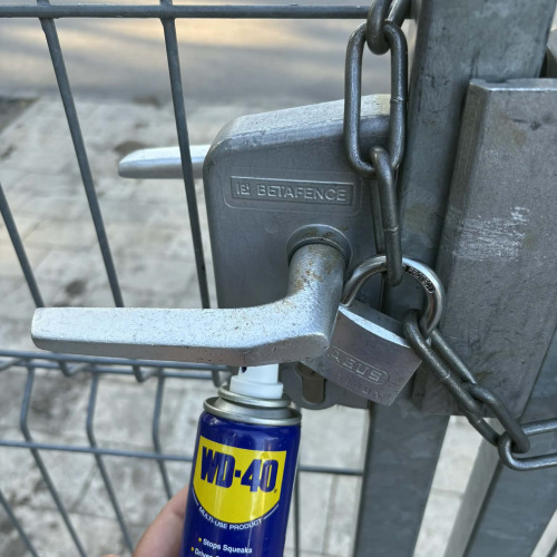 Szoruló zár javítása