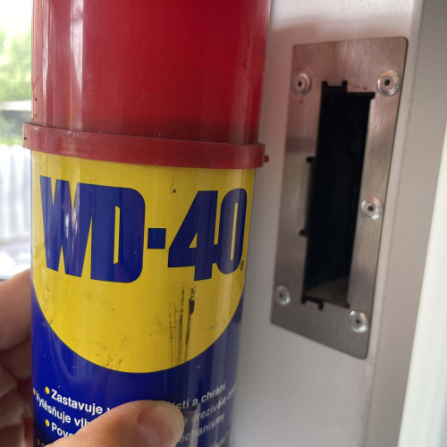 Ajtó javítás WD40-el