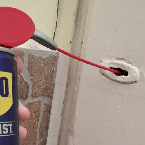 Ajtó kulcsnyílás wd40