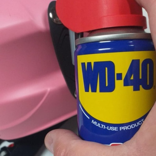 Bukósisak pattitó gomb wd40