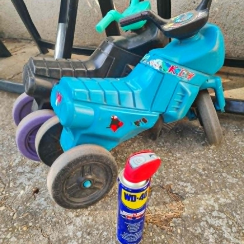 Kis motorok kerekének olajozása