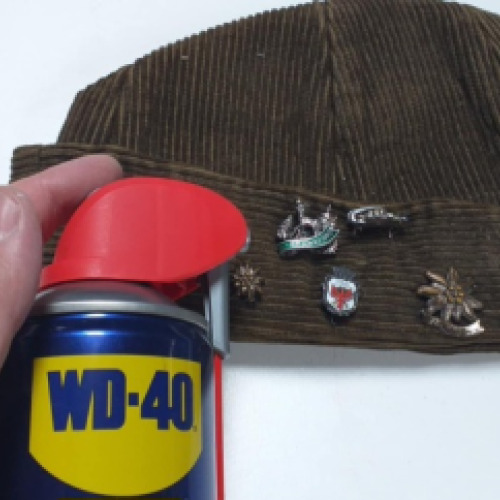 Antik kitűző wd40
