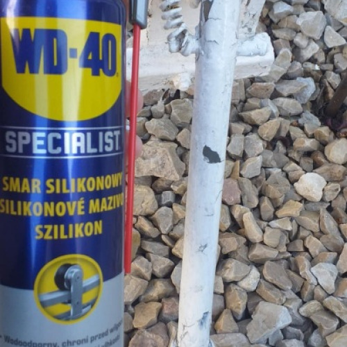 Kapu kitámasztó wd40