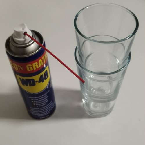Összeszorult poharak szétszedésére is!