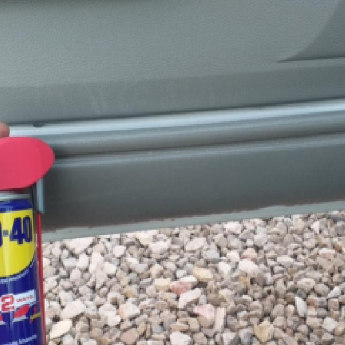 Autó ajtó panel wd40