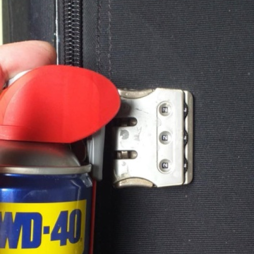 Bőröndzár wd40