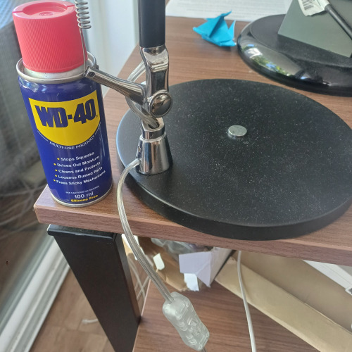 Asztali lámpa karbantartás WD-40el