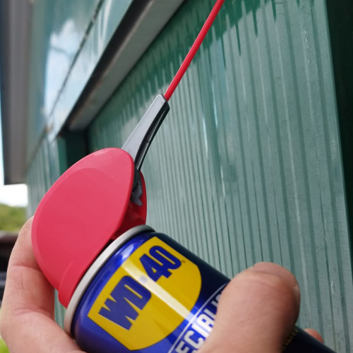 Lemezes tárolóajtó csúszása is jobb lett a WD 40 segítségével.