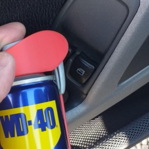 Autó ablakemelő gomb wd40