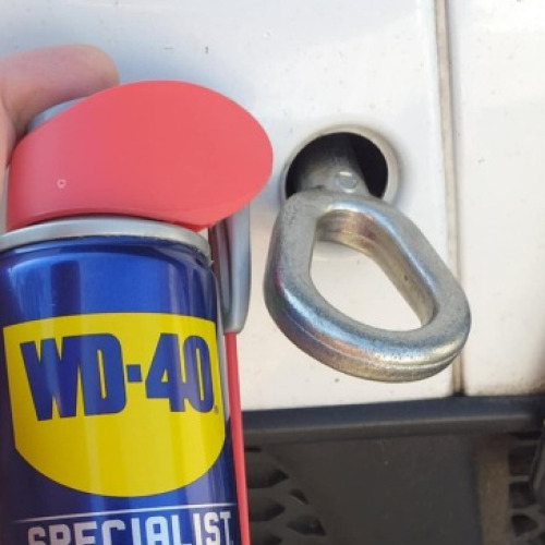 Autó vonóhorog szem wd40