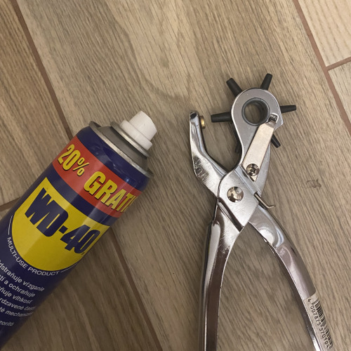 Lyukaszó kenése WD-40