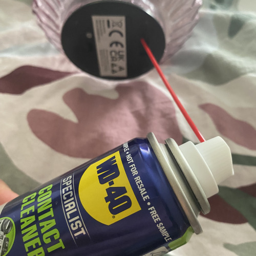 Kislámpa kacsolójának befújása specialiasta WD-vel