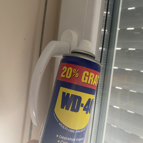 Forgatható ablak kilincs befújása WD-40el