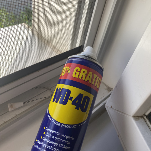 Szúnyogháló menetének befújása WD-40el