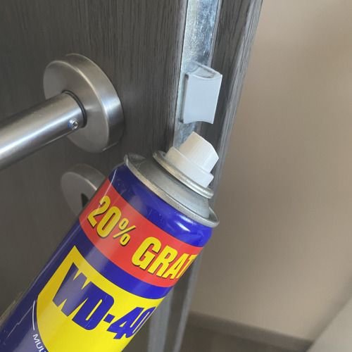 Zár kenése WD-40el