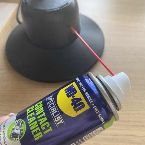 Asztali kislámpa kapcsolójának bekenése WD-40el