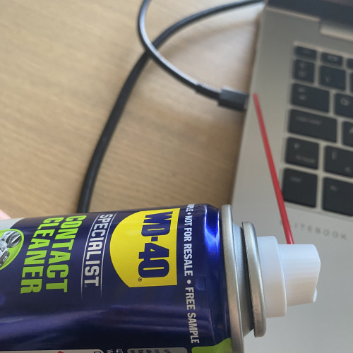 USB töltő kábel tisztítása