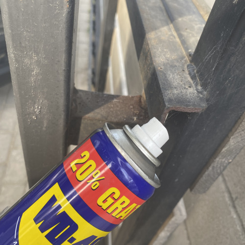 Rozsdás részek eltávolítása WD-40el
