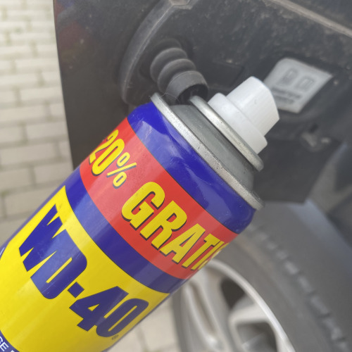 Mozgó alkatrészek kenése WD-40el