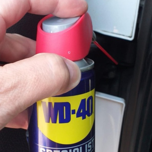 Autó ajtó zsanér wd40