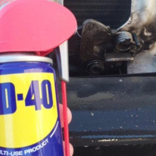 Autó motorháztető zár wd40