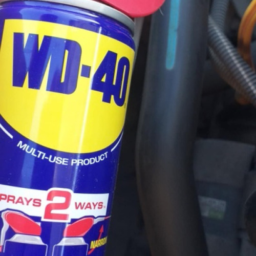 Autó motorház cső wd40
