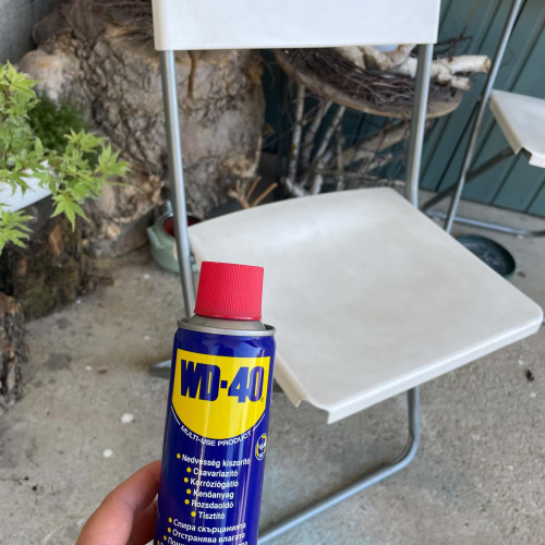 Kerti szék karbantása WD40-el