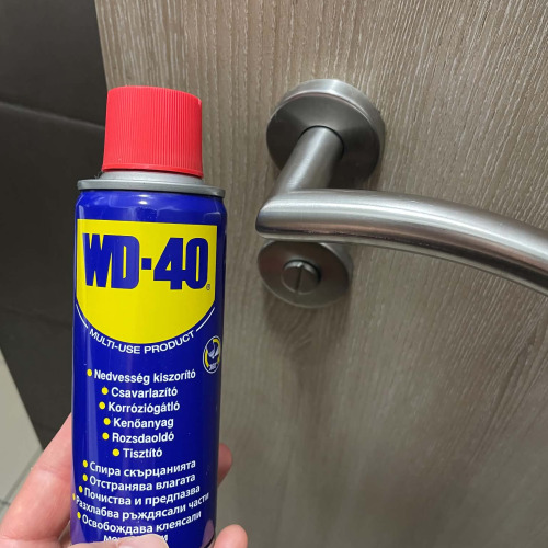 Ajtó kilincs karbantartás WD40-el
