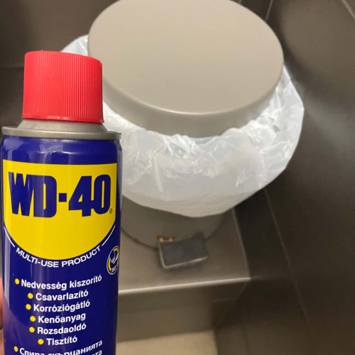 Szemetes pedál karbantartás WD40-el