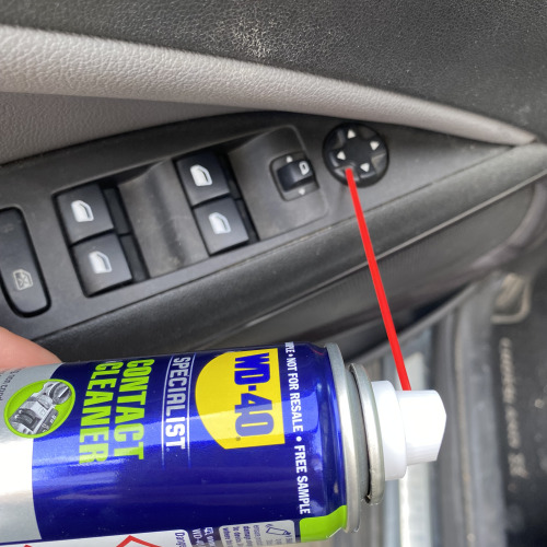 Autó elektromos nyomógombok kezelése