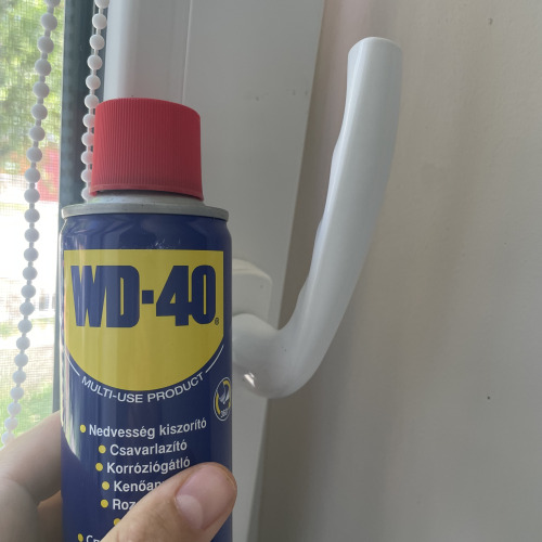 Ablak kilincs karbantartás WD40-el